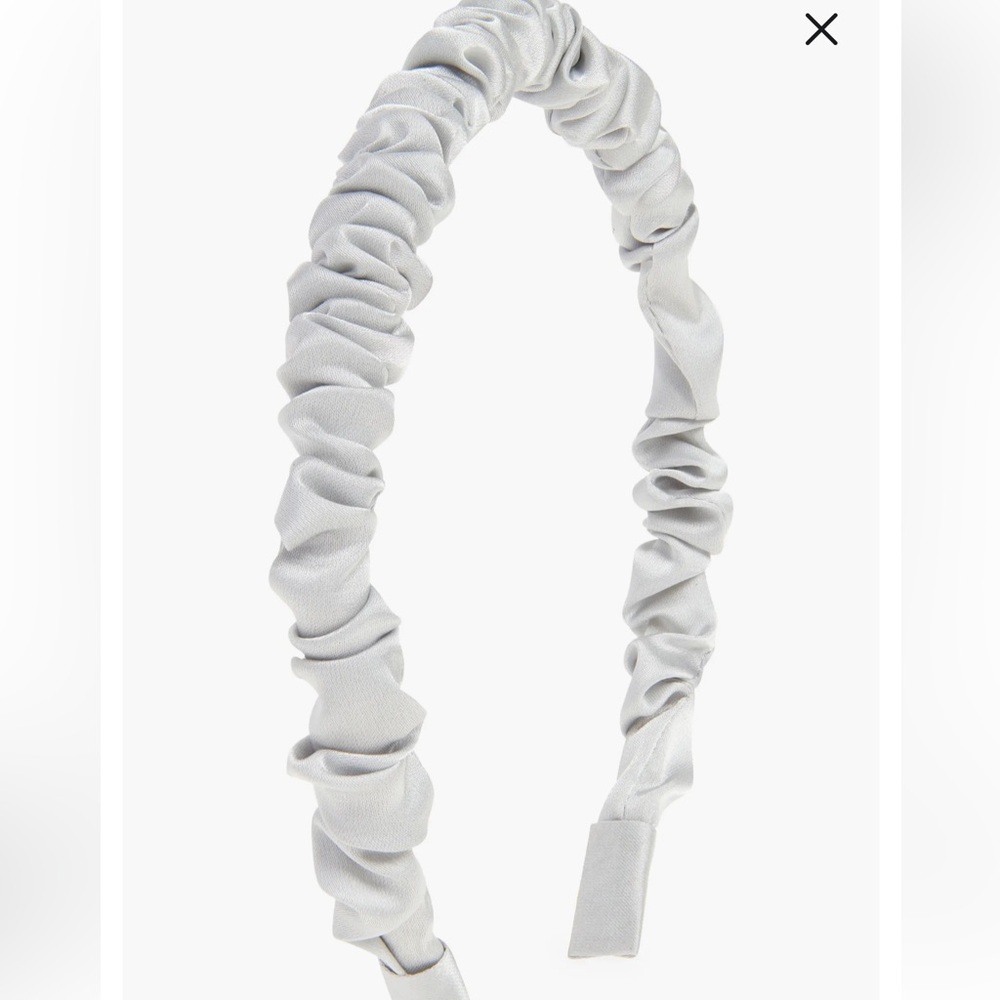 Sina Ruched Headband Metallic silver
L. Erickson